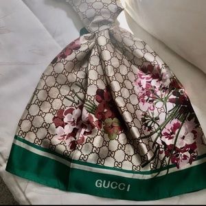 Gucci blooms scarf/wrap